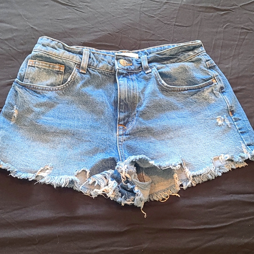 Medium wash Jean shorts Size 28. Forever 21